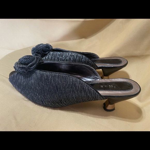 Shoes - Picture 5 of 7